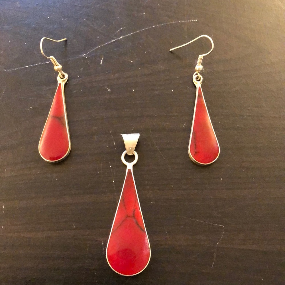 Red stone earring and pendant set